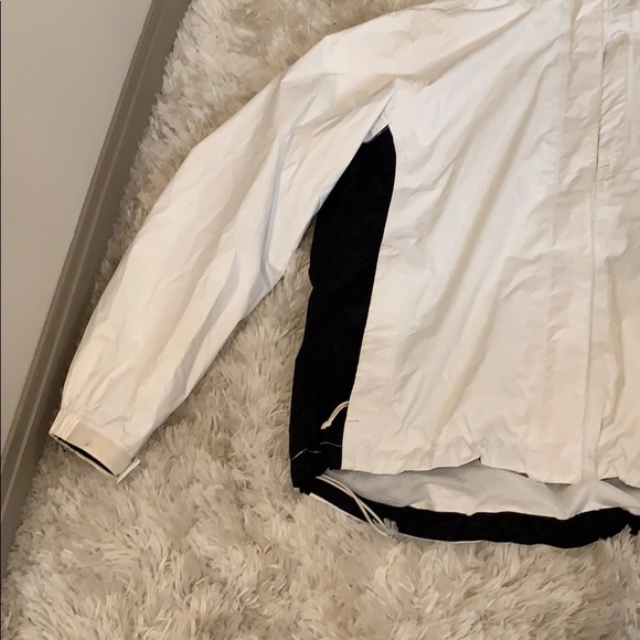 North Face white rain jacket - Picture 4 of 8